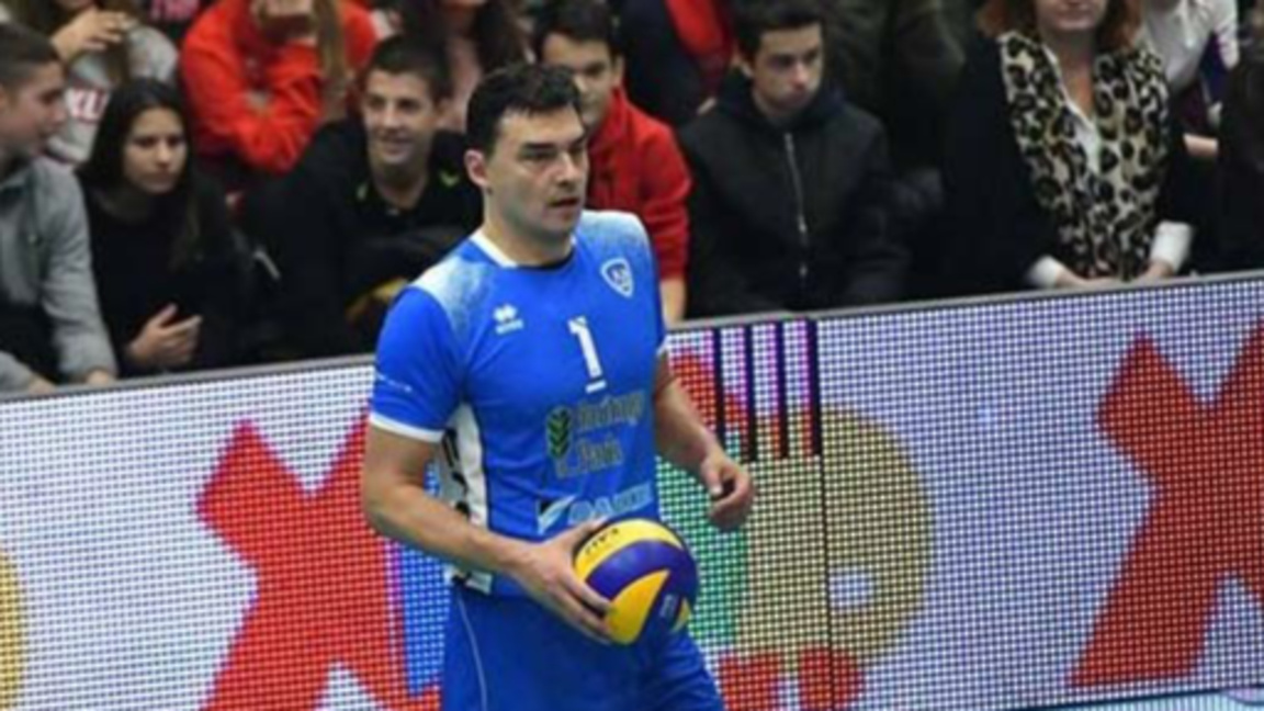 Владо Николов ще продължи да играе за "сините".