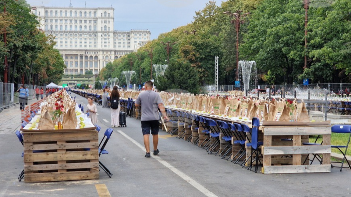 Румъния постави рекорд на Гинес за най-дългата маса 