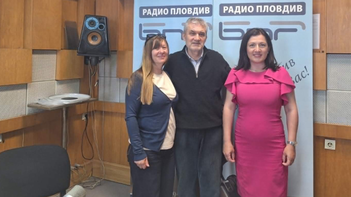 На снимката от ляво надясно: Емилия Алексива, Диян Никифоров, Тони Стойчева