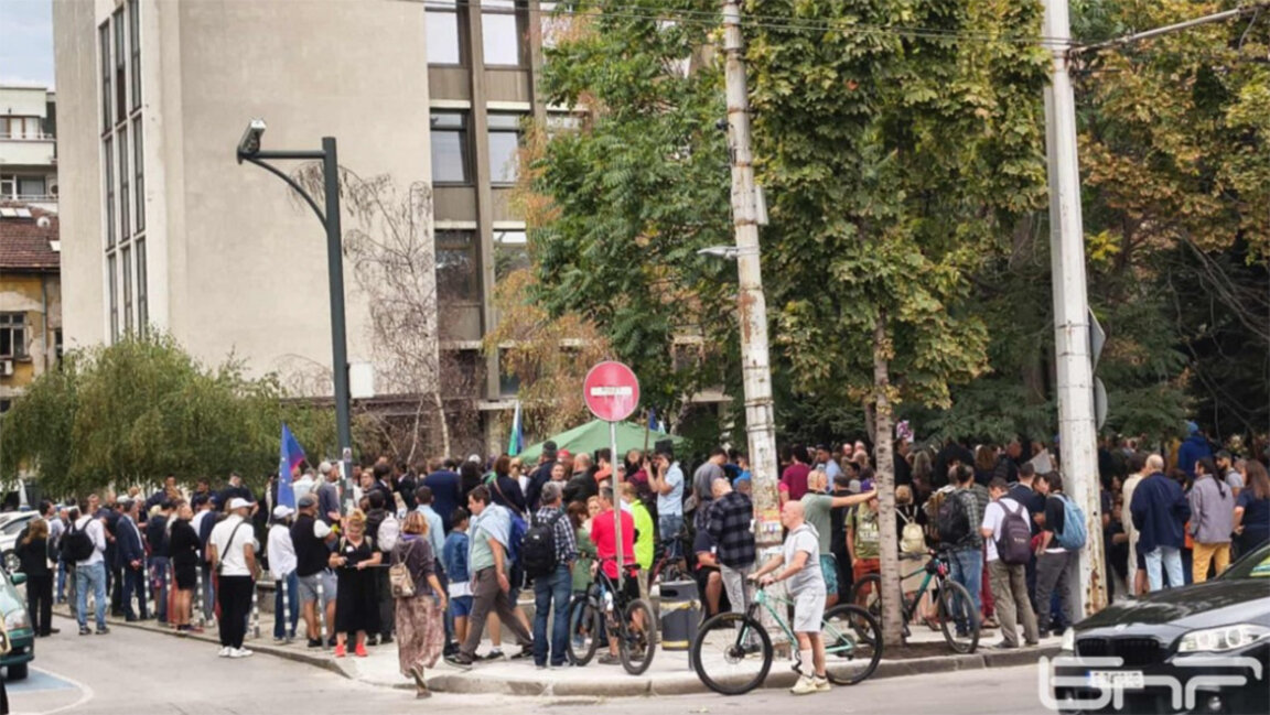 “DPS – Novo Naçalo” merkezi önünde protesto