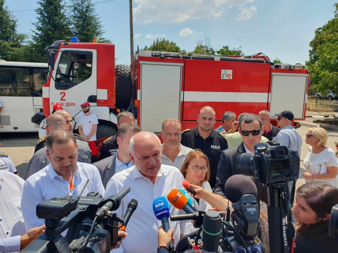 Държавата се справя с пожарите и ще помогне на пострадалите