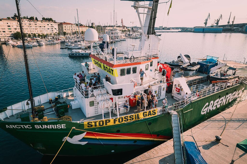 Ледокол Greenpeace пришвартовался в Варне и откроет свои двери для посетителей 