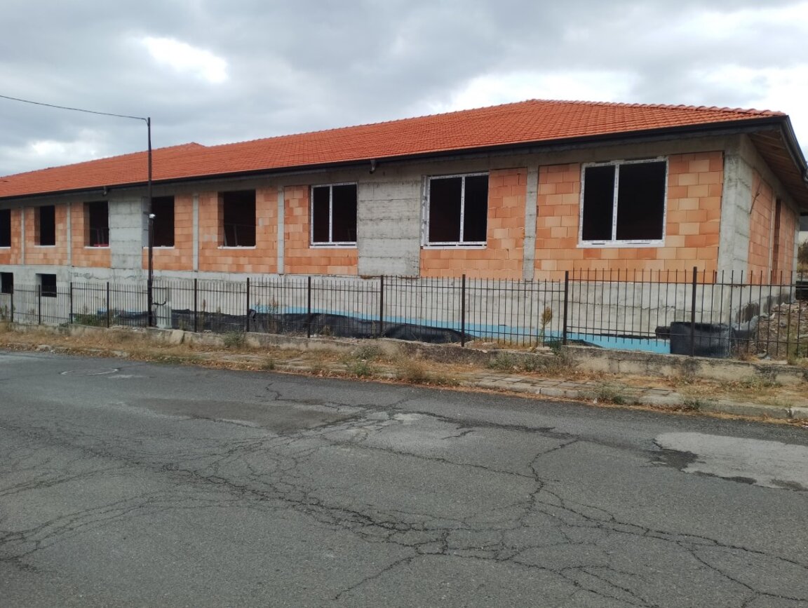 До юни 2026 година завършва реконстукцията на Дома за стари хора в Средец