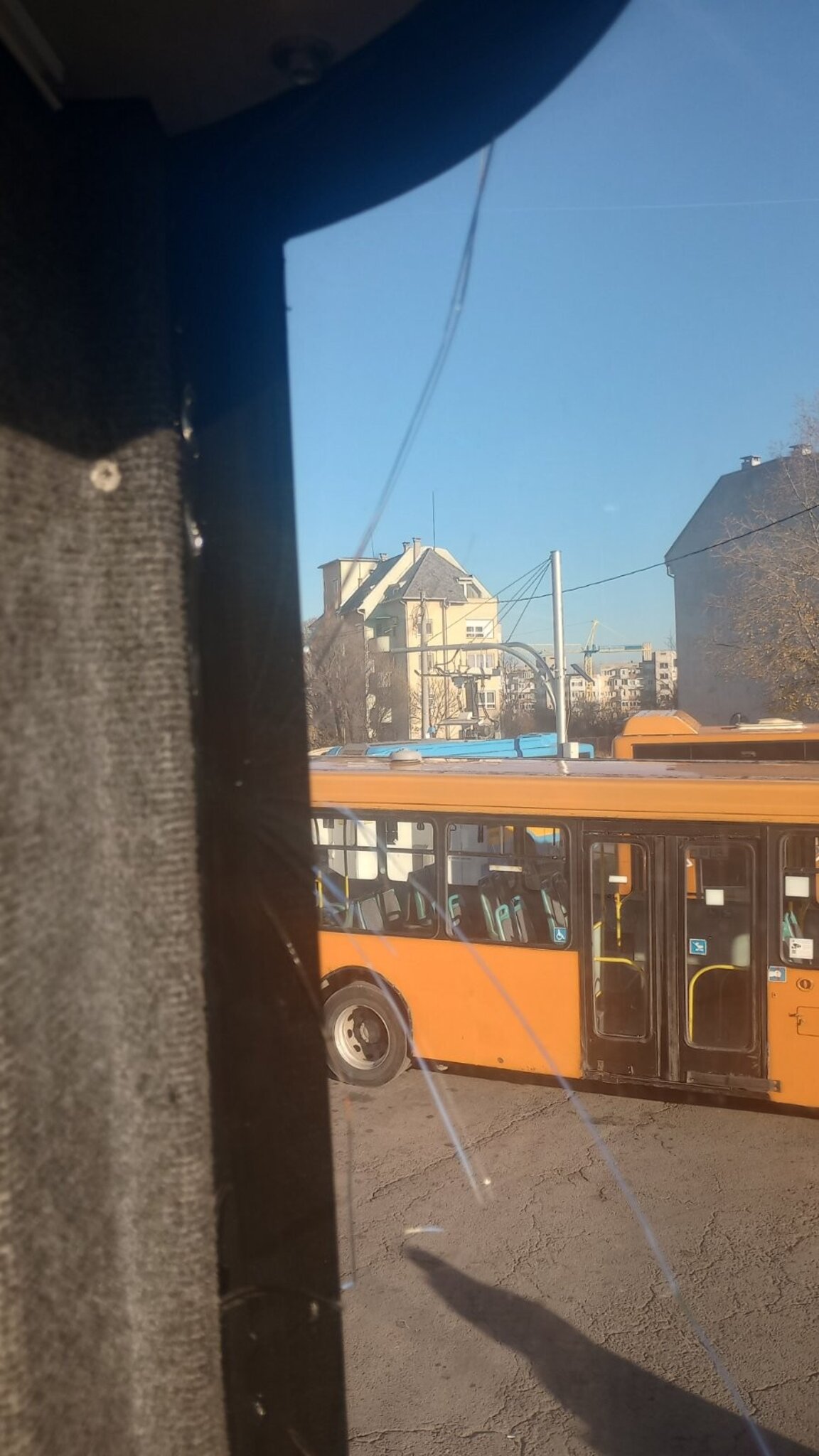 Обстрелваха с въздушна пушка автобуси на спирка в  кв. "Гео Милев"