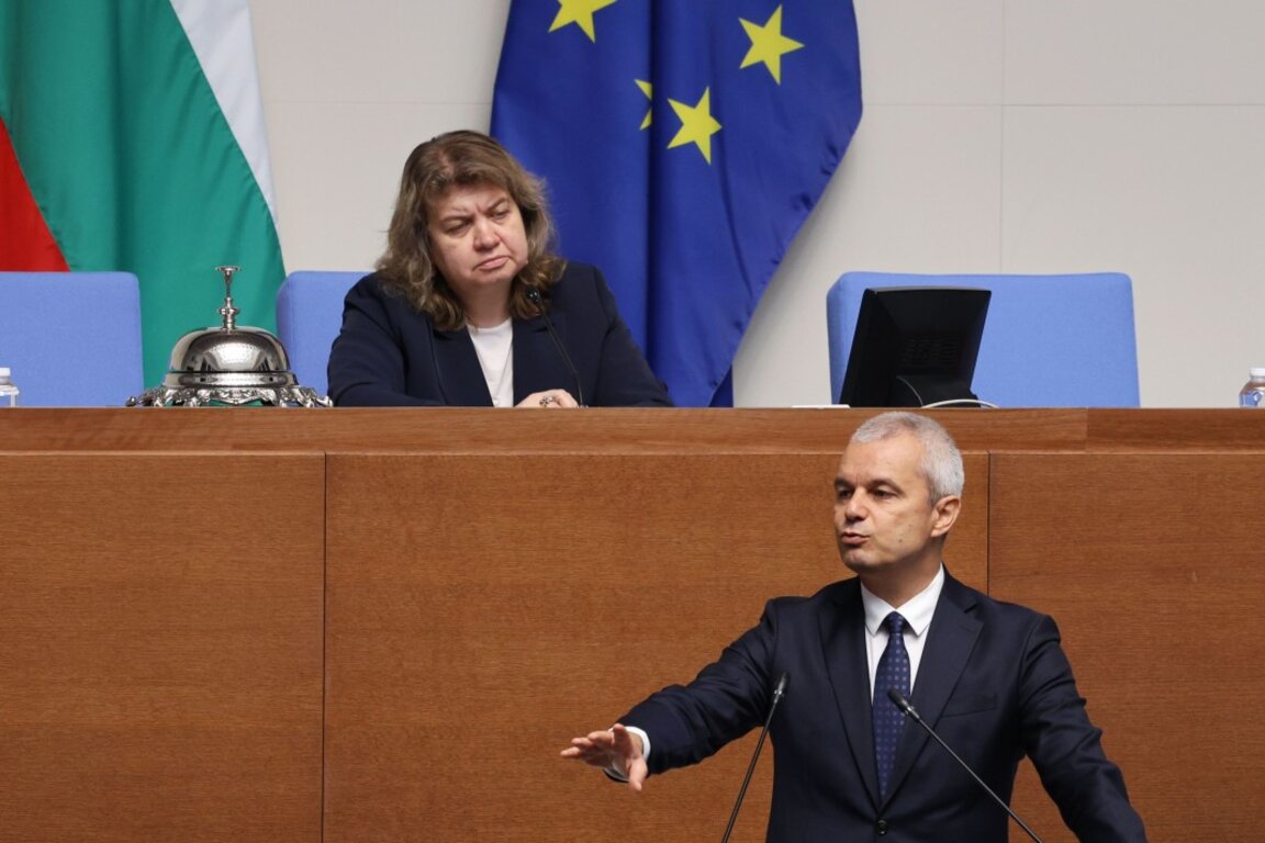 Депутатите разискват внесения от "Възраждане" вот на недоверие