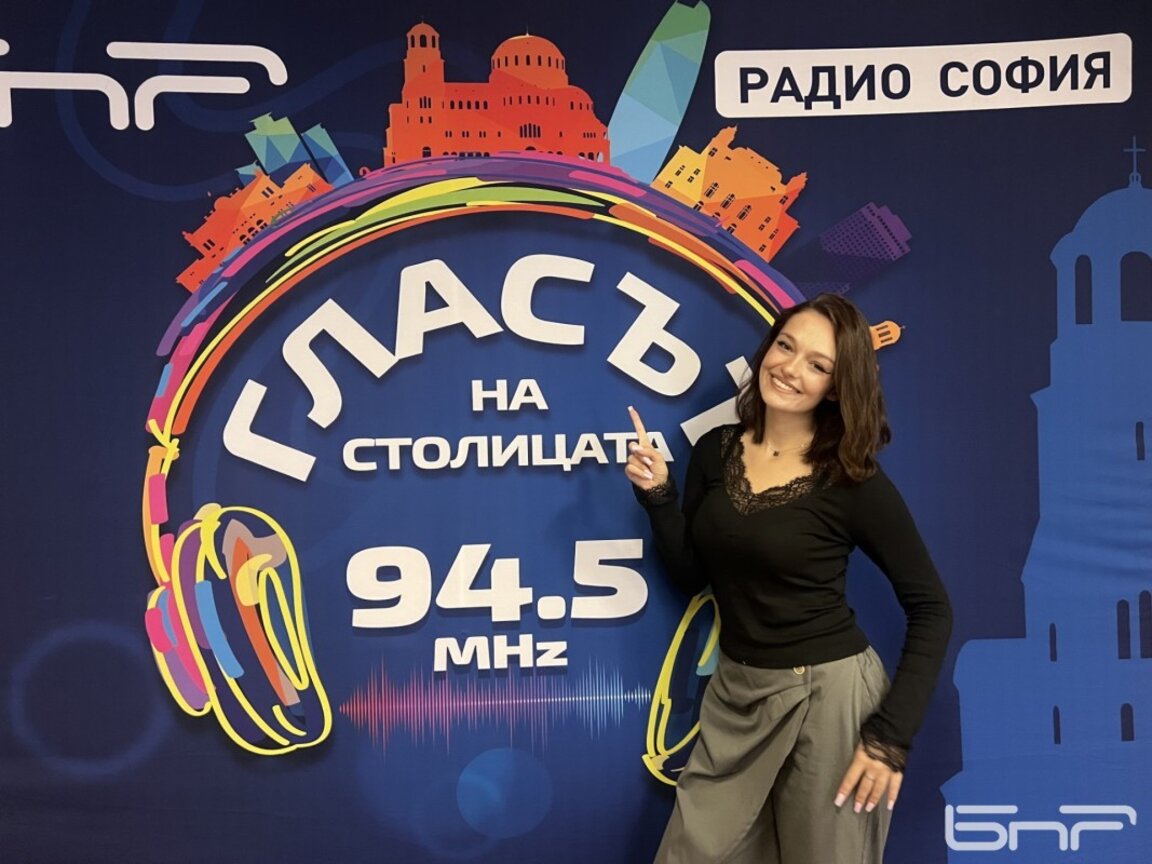 Vall изпява "Сама" със значение на самотна, самостоятелна, самодостатъчна