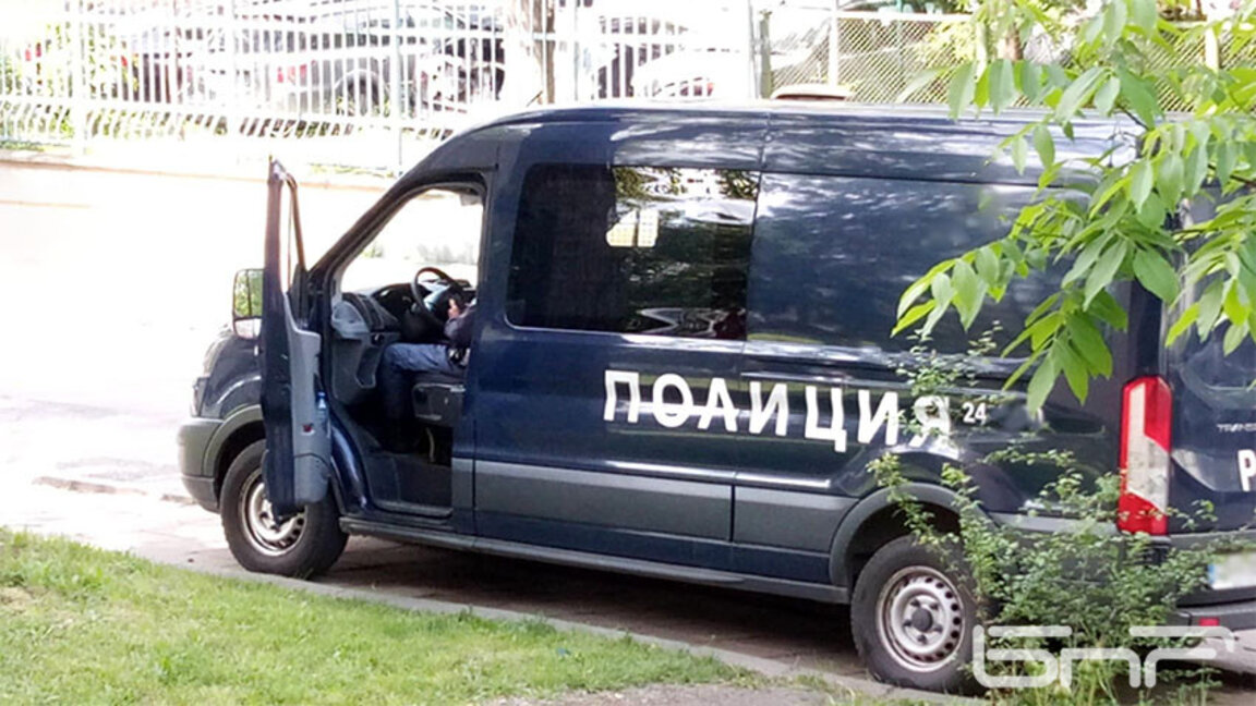 Петима души са задържани при полицейска операция в Перник