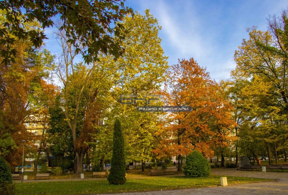 Времето: Топъл ноемврийски ден с температури до 19°