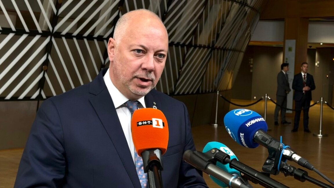 Премиерът Желязков: Няма опасност от криза с горивата, рафинерията в Бургас трябва да  продължи да работи