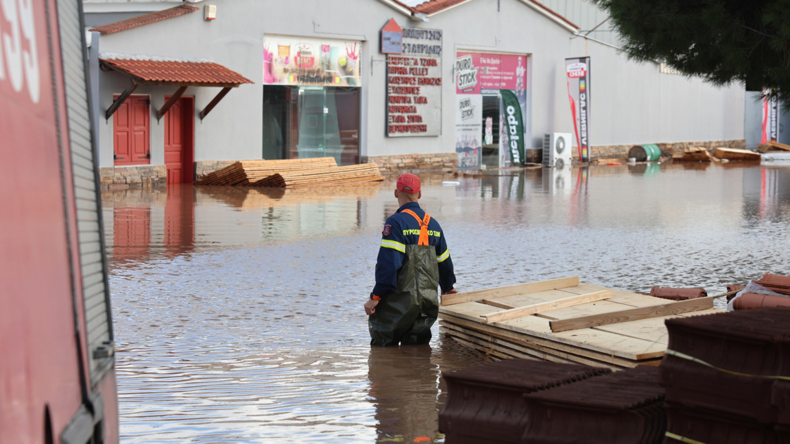 Лошо време в Гърция, затворени са пътища и училища