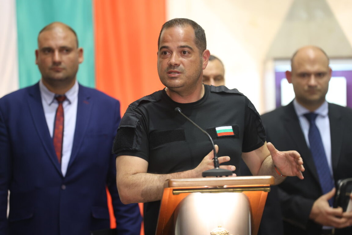 Служебният министър на вътрешните работи Калин Стоянов дава брифинг във връзка с пожарите в цялата страна - 22 юли 2024 г.