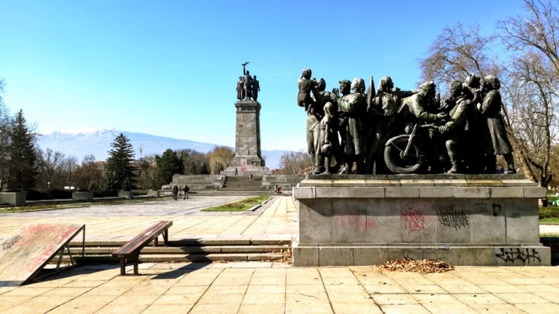 Scriitori, jurnaliști și oameni de știință au trimis o scrisoare deschisă premierului Bulgariei cu privire la Monumentul Armatei Sovietice