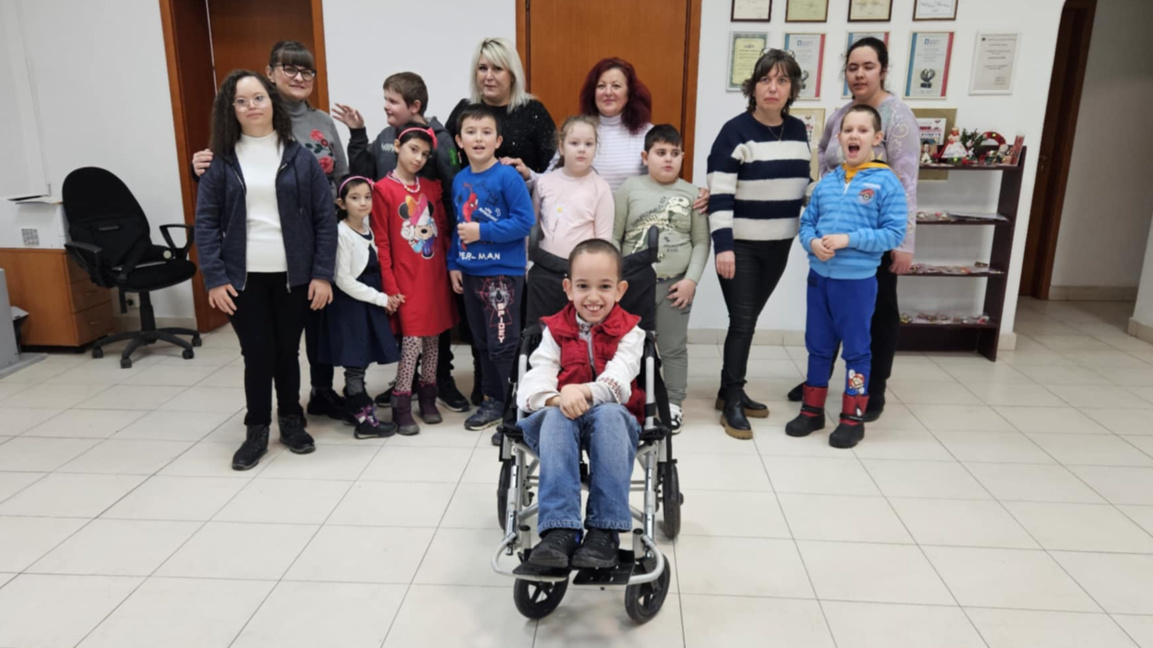 Мартенички от специални деца в Радио Шумен