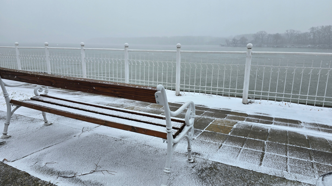 A yellow and orange code for strong winds has been issued for the entire country