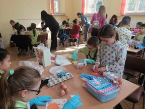 Великденската работилница привлече десетки деца в Плевен