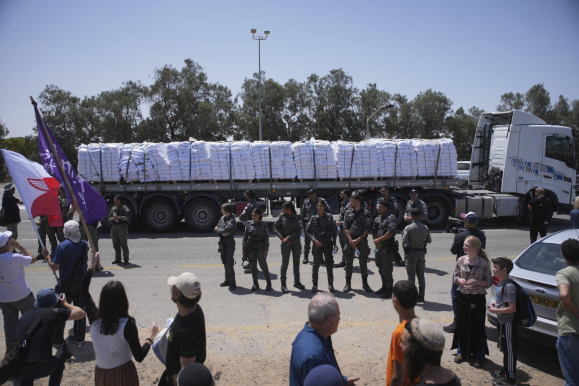 Хуманитарна помощ за Газа на контролния пункт Керем Шалом, 21 май 2025 г.