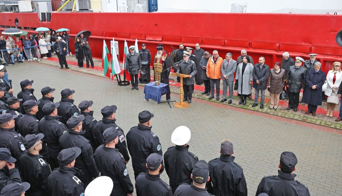 Nava de cercetare „Sf. Sf. Chiril și Metodiu” a plecat spre Antarctica