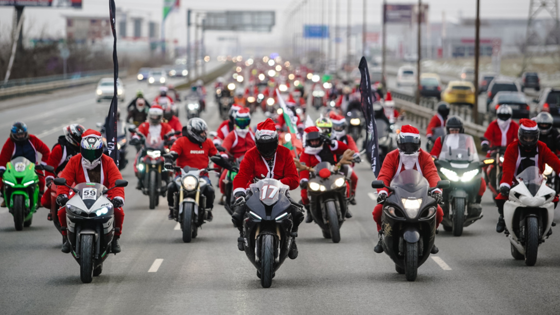 Défilé moto des Pères Noël à Sofia…