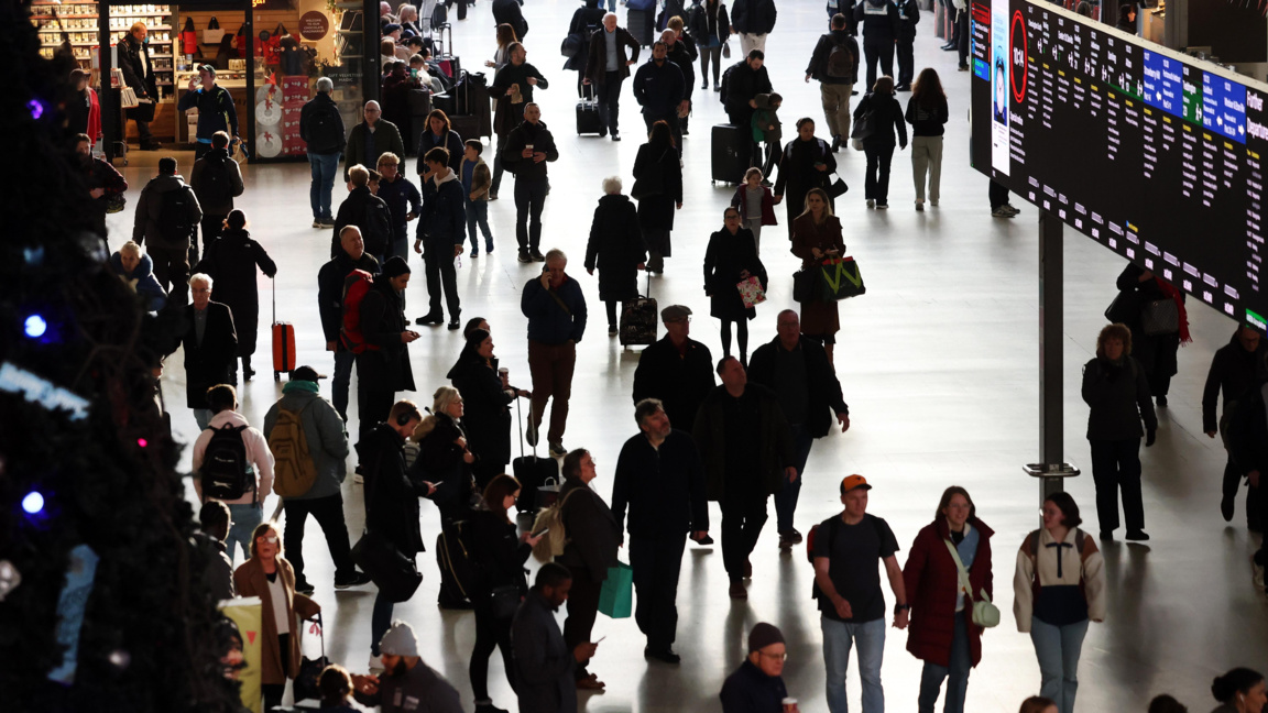 На гара Ватерло в Лондон, Великобритания, декември 2025 г.