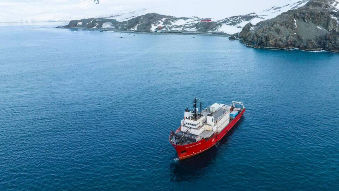 Bulgaria’s research vessel sails off from Antarctica