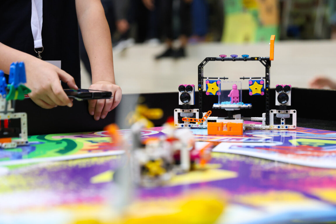 Отбор от Варна ще представя България на Европейското по FLL LEGO роботика