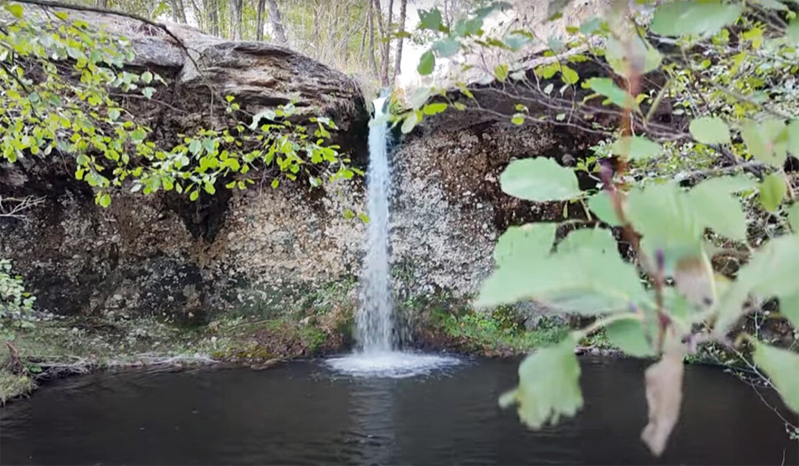 Nën spërkatjen e ujëvarës Gyrlek në Rodopet Lindore
