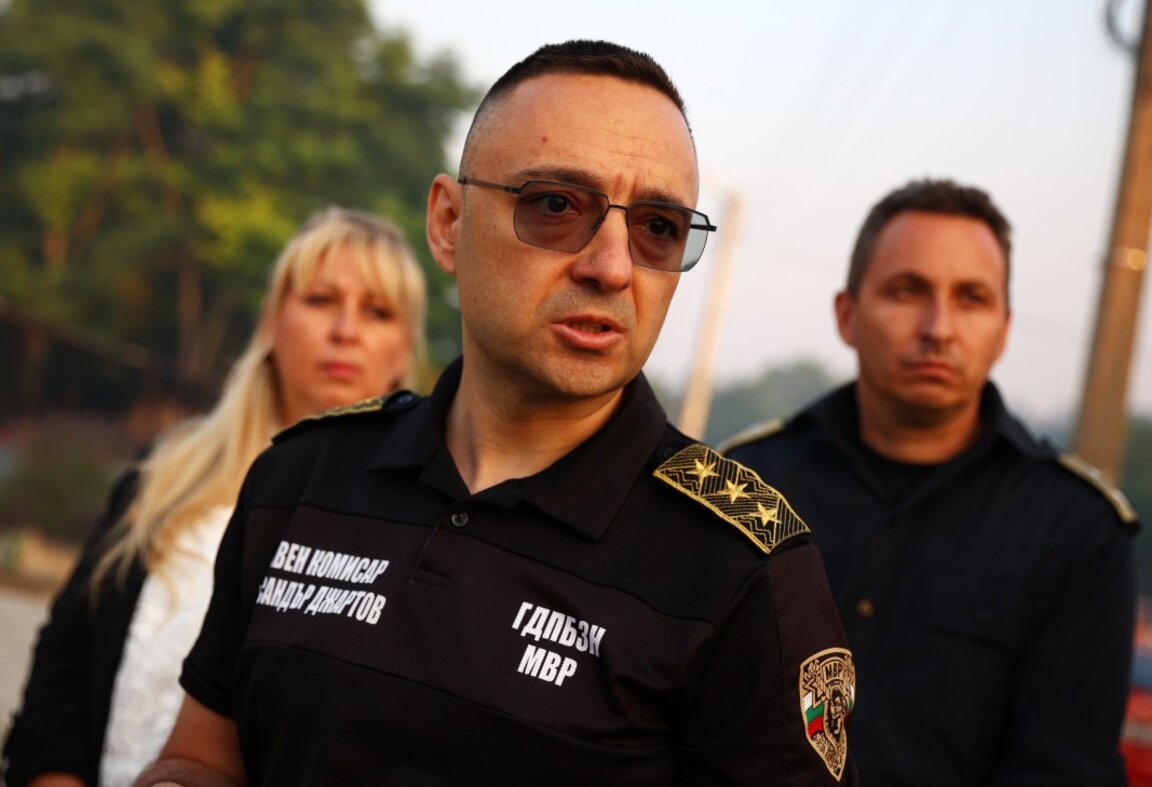 Брифинг на главен комисар Александър Джартов във връзка с възникналия пожар на територията на селата Опицвет, Безден и Богьовци.