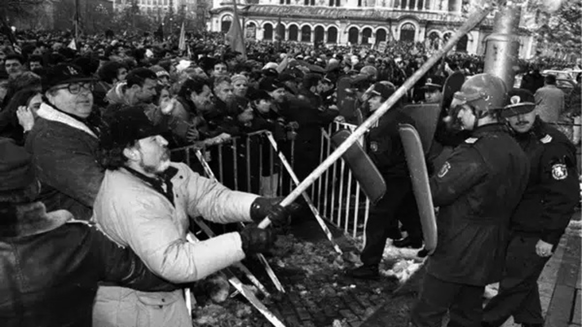 Народът щурмува парламента, 10 януари 1997 г.