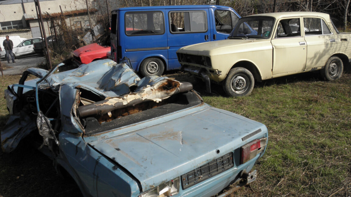 Предлага се разкомплектоването на автомобили в частни имоти да бъде санкционирано