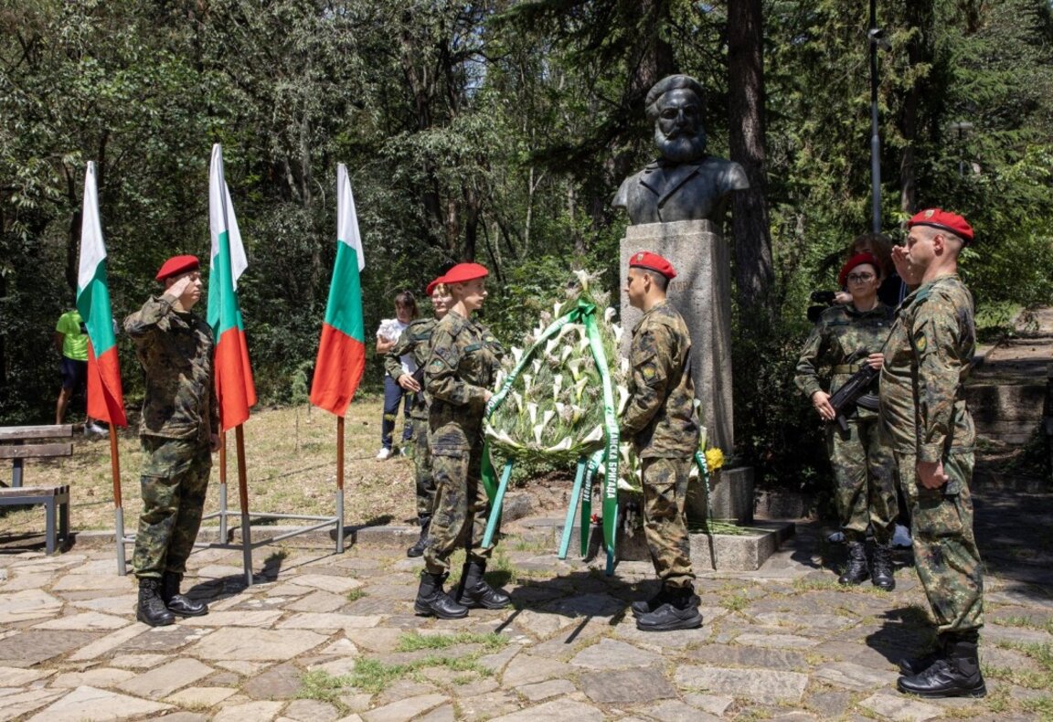 Отбелязваме Деня на Ботев с общоградски ритуал за поклонение