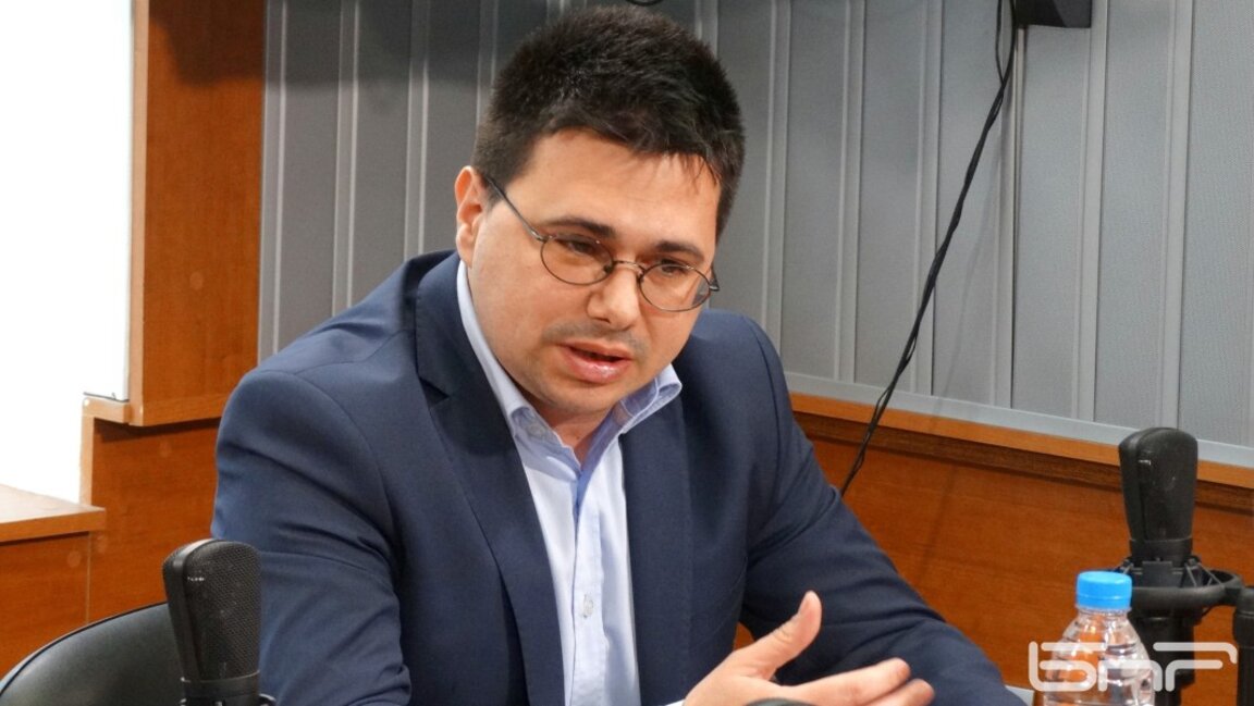 Любен Иванов: Решенията на Борисов зависят от желанията на Пеевски