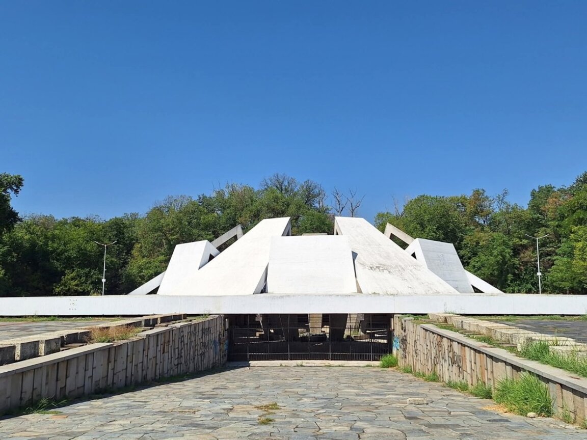 Братската могила отваря врати за два дни