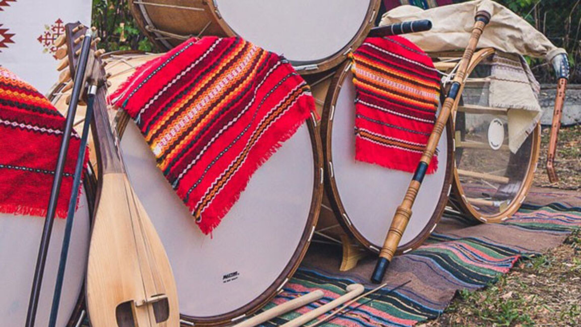 "Надпяване" – фолклорна класация, април ...