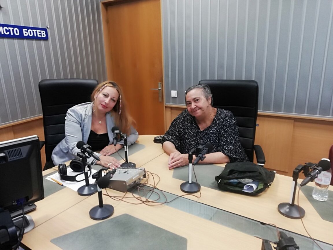 Водещата Мария Мира Христова и Павлина Вежинова-Делчева в студиото на "Нашият ден