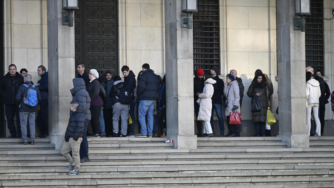 В банка през януари: Търпение и зареден телефон