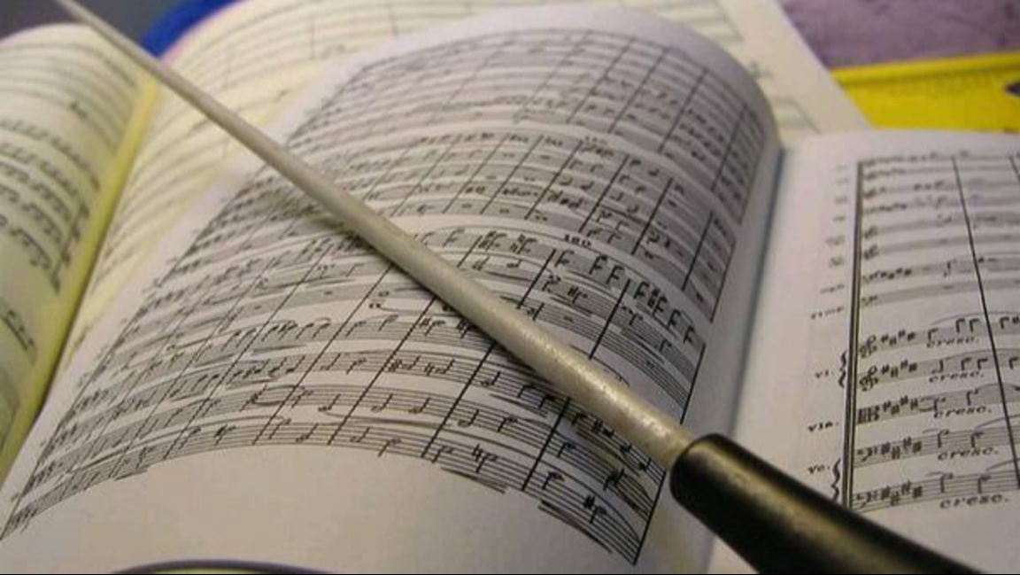 Диригентска палка и партитура