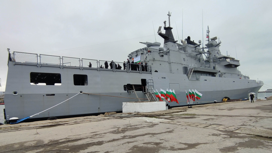 Новият патрулен кораб "Храбри" се присъединява към ВМС