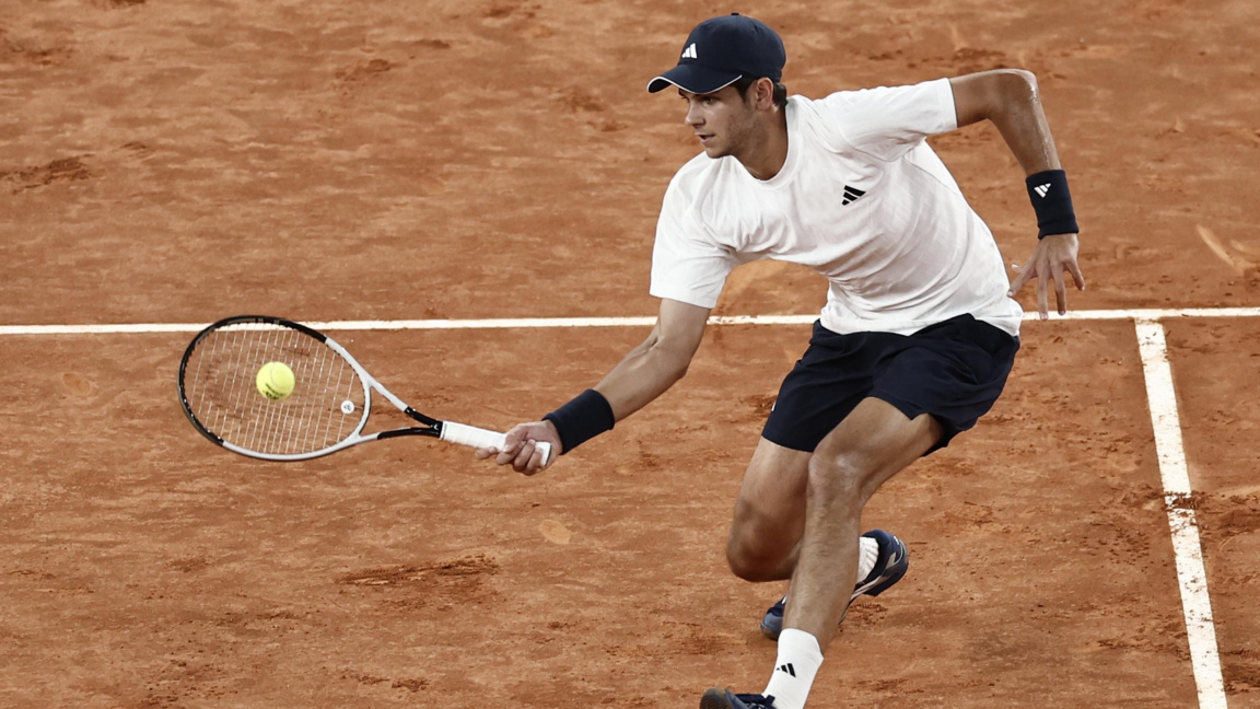 Карлос Ходар спечели в 3 сета срещу Жоао Фонсека.