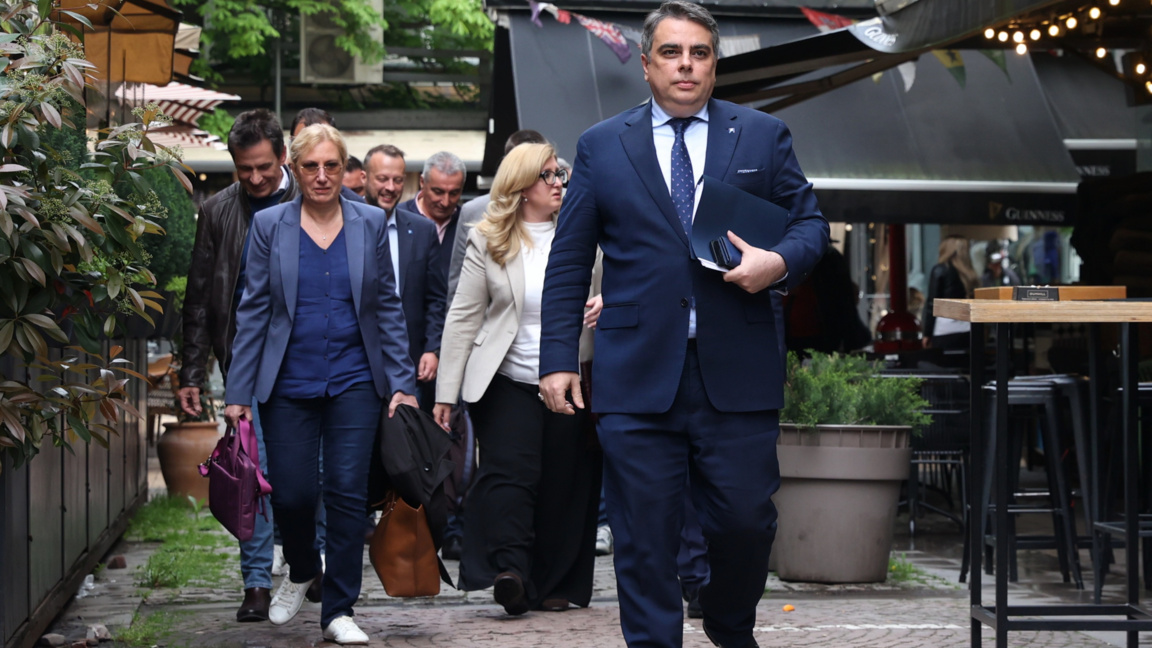 Лидерът на ПП Асен Василев се отправя към срещата на коалицията ПП-ДБ - 29 април 2026 г.