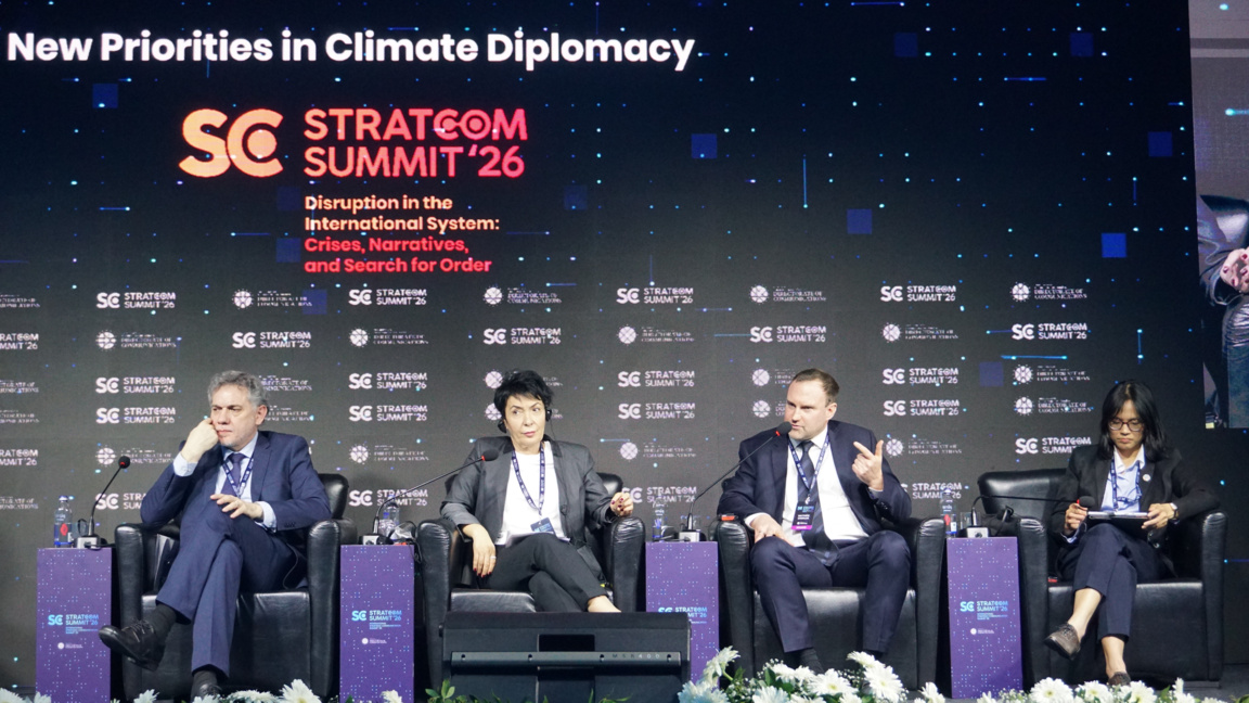 Професор Рамон Салаверия (отляво) на форума "Стратком 2026"