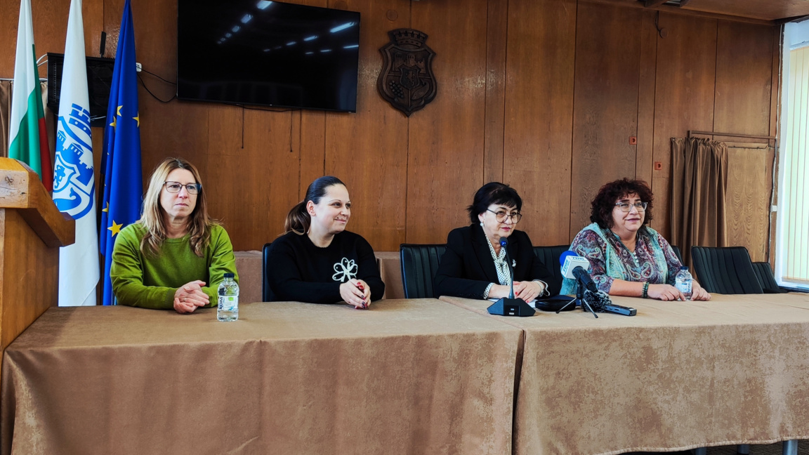 Пресконференция за спечеления проект "Изграждане на дигитални клубове"