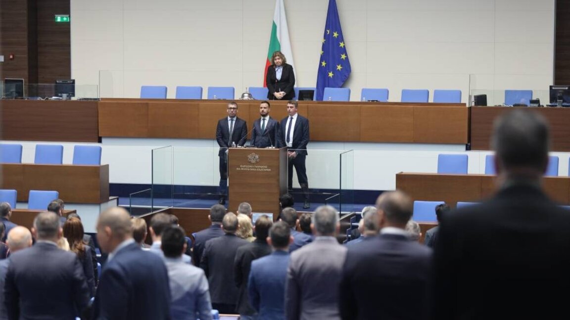Увеличаването на партиите в българския парламент и сигналите към изборния процес