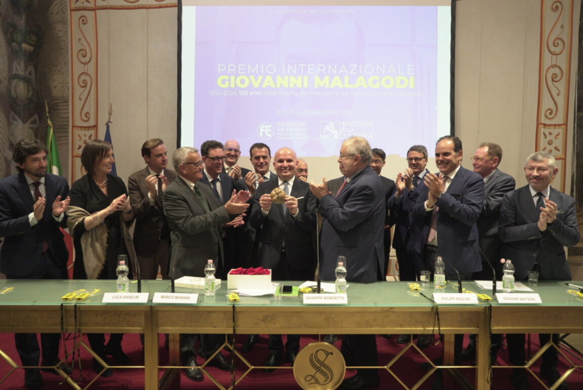 İlhan Kyuchyuk’e Roma’da prestijli ödül sunuldu