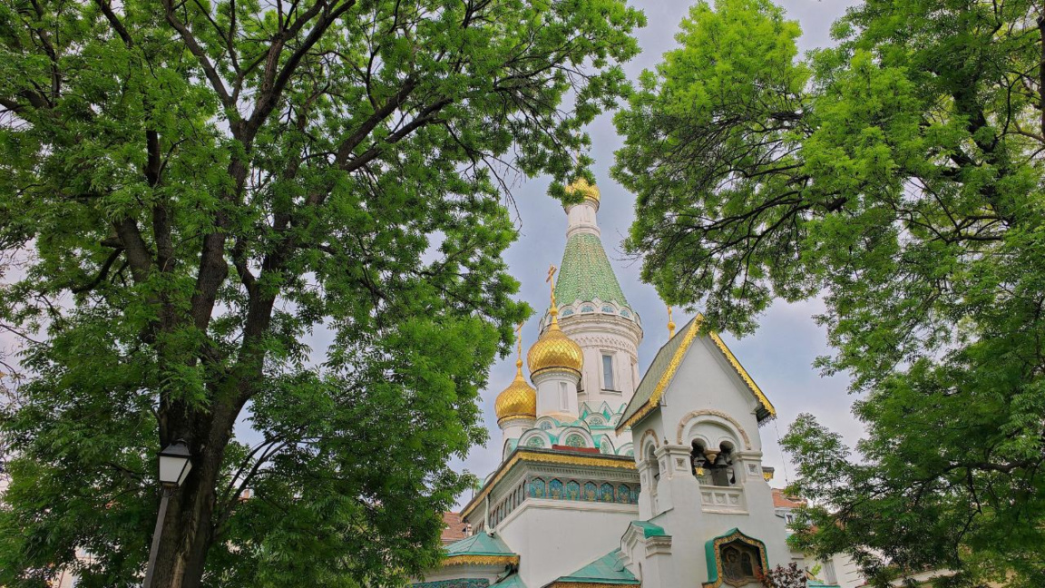 Във вторник слънцето ще надделее над облаците, в планините на места кратък дъжд