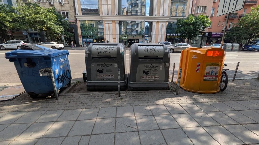 Сивите контейнери за отпадъци в цяла София ще бъдат заменени с нови