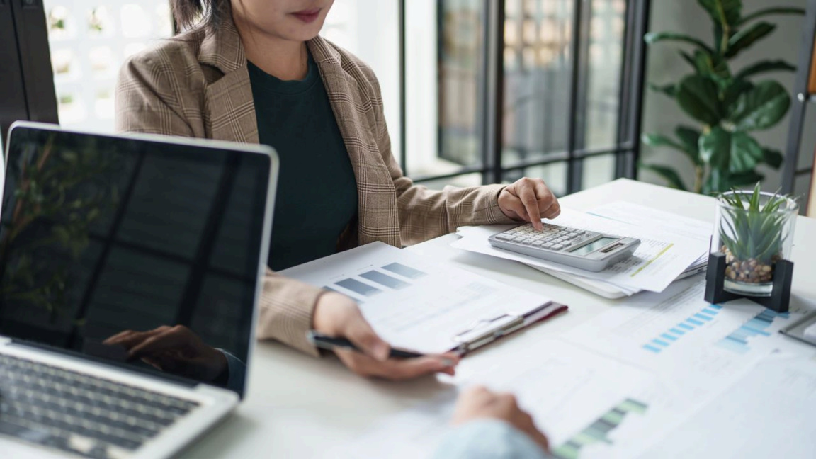 Deux tiers des actifs employés travaillent dans le tertiaire