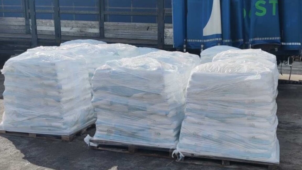 Митничари конфискуваха над 2 тона прах за пране край Видин