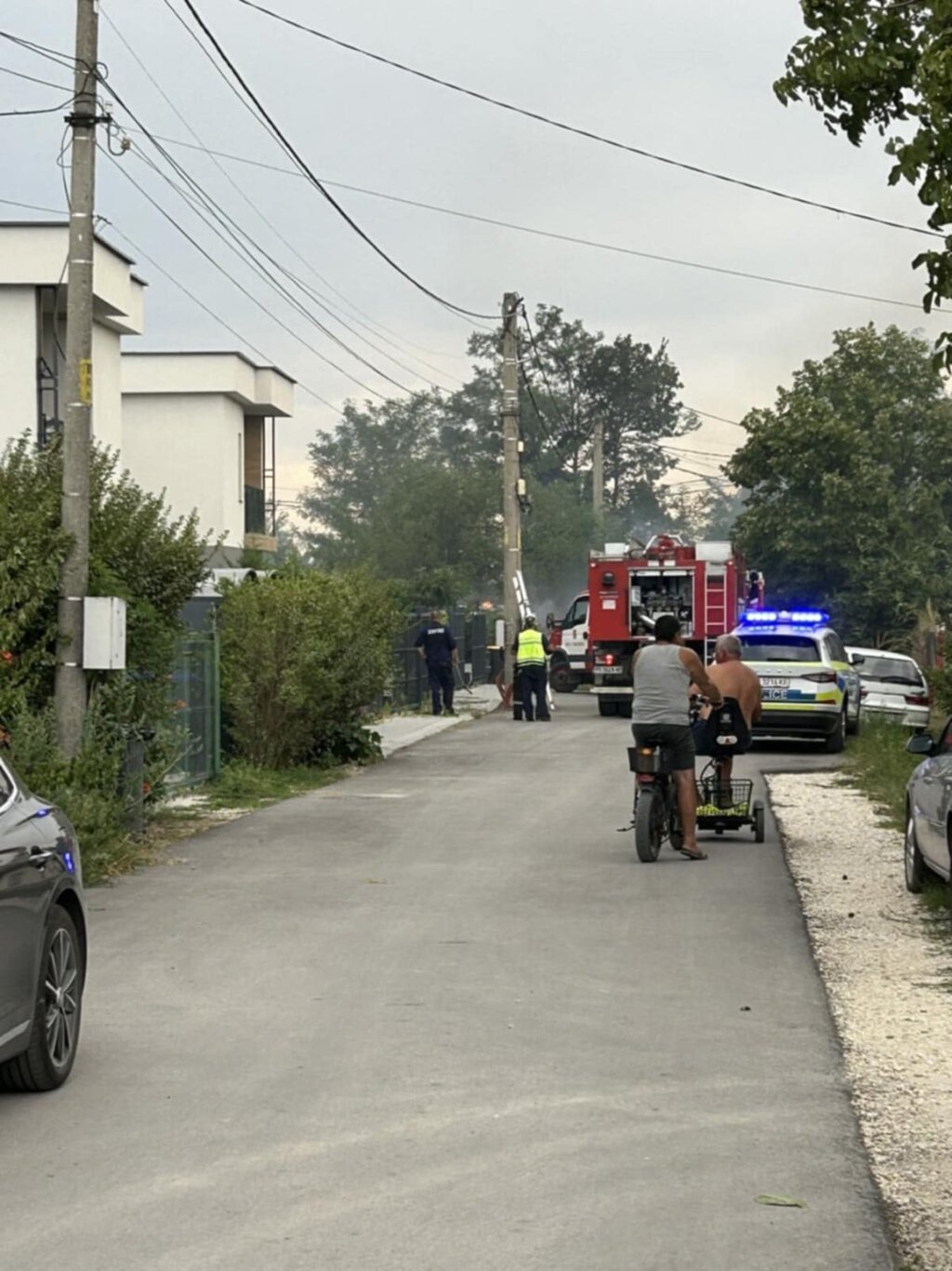 Барака изгоря във Войводиново, сухи треви се запалиха в Костиево