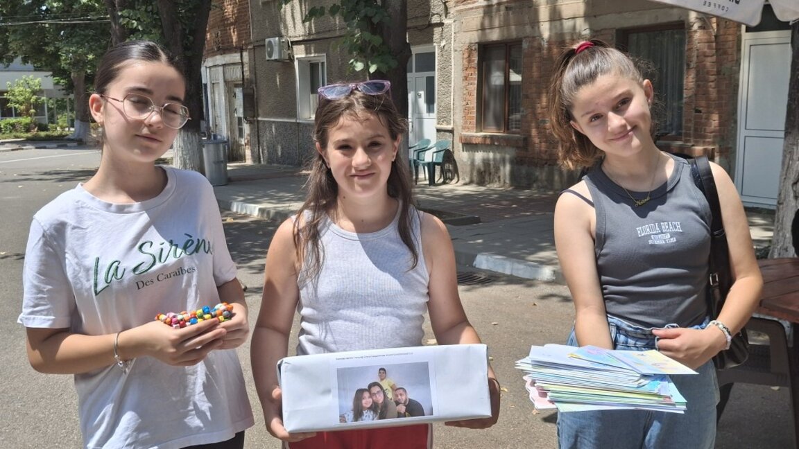 Деца от Болярово подеха благотворителна кампания в помощ на млада майка