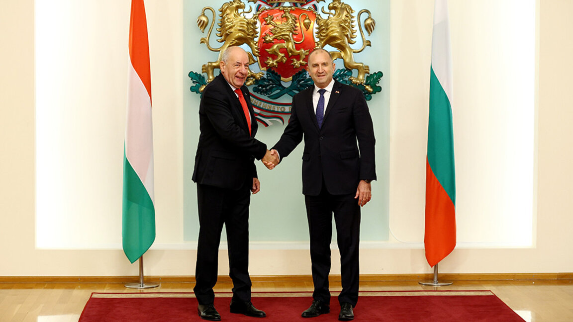 El presidente de Hungría está de visita de dos días a Bulgaria